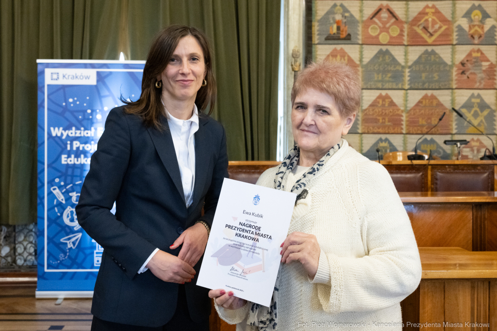 Klaman, nauczyciele, ponadpodstawowe, szkoły, nagroda Prezydenta, wręczenie, zdjęcia  Autor: P. Wojnarowski