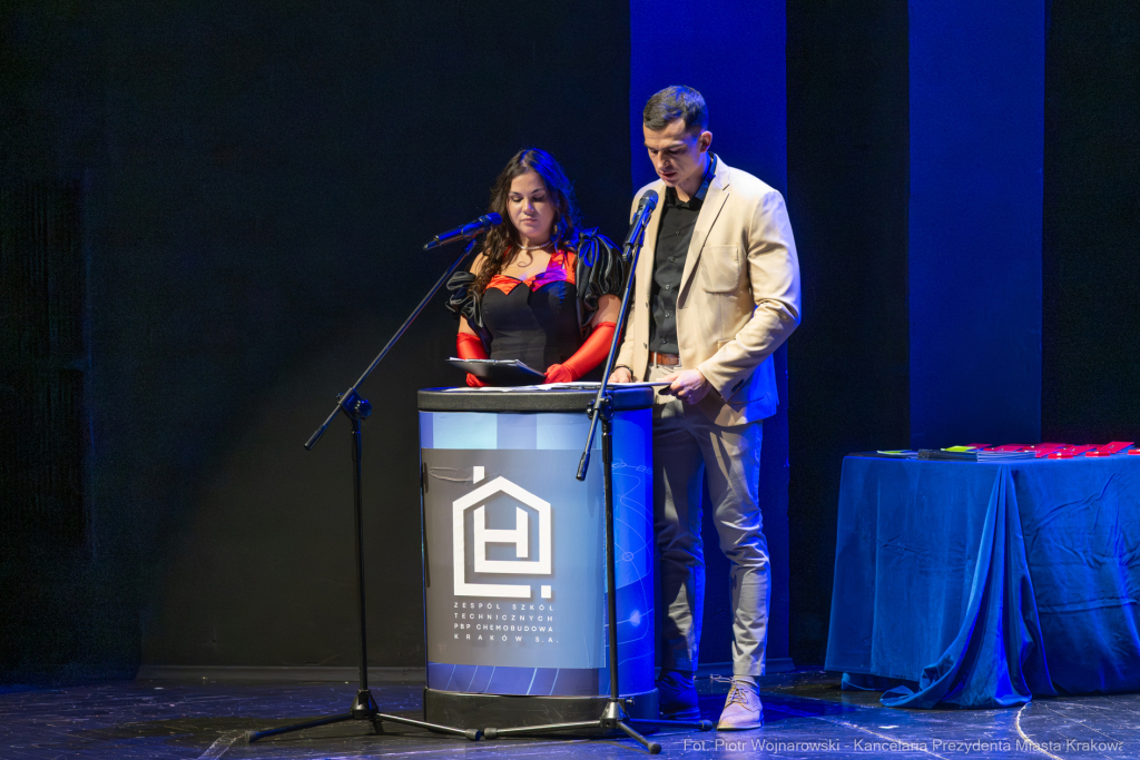 Zespół Szkół Technicznych PBP Chemobudowa , jublileusz, 65 lat, Klaman, Teatr Ludowy, zdjęcia  Autor: P. Wojnarowski