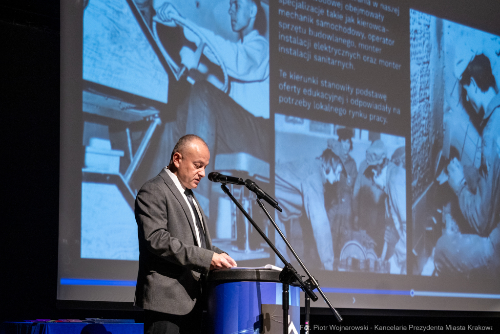 Zespół Szkół Technicznych PBP Chemobudowa , jublileusz, 65 lat, Klaman, Teatr Ludowy, zdjęcia  Autor: P. Wojnarowski