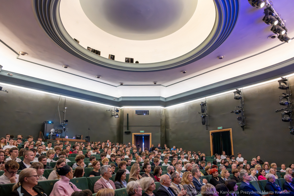 Zespół Szkół Technicznych PBP Chemobudowa , jublileusz, 65 lat, Klaman, Teatr Ludowy, zdjęcia  Autor: P. Wojnarowski