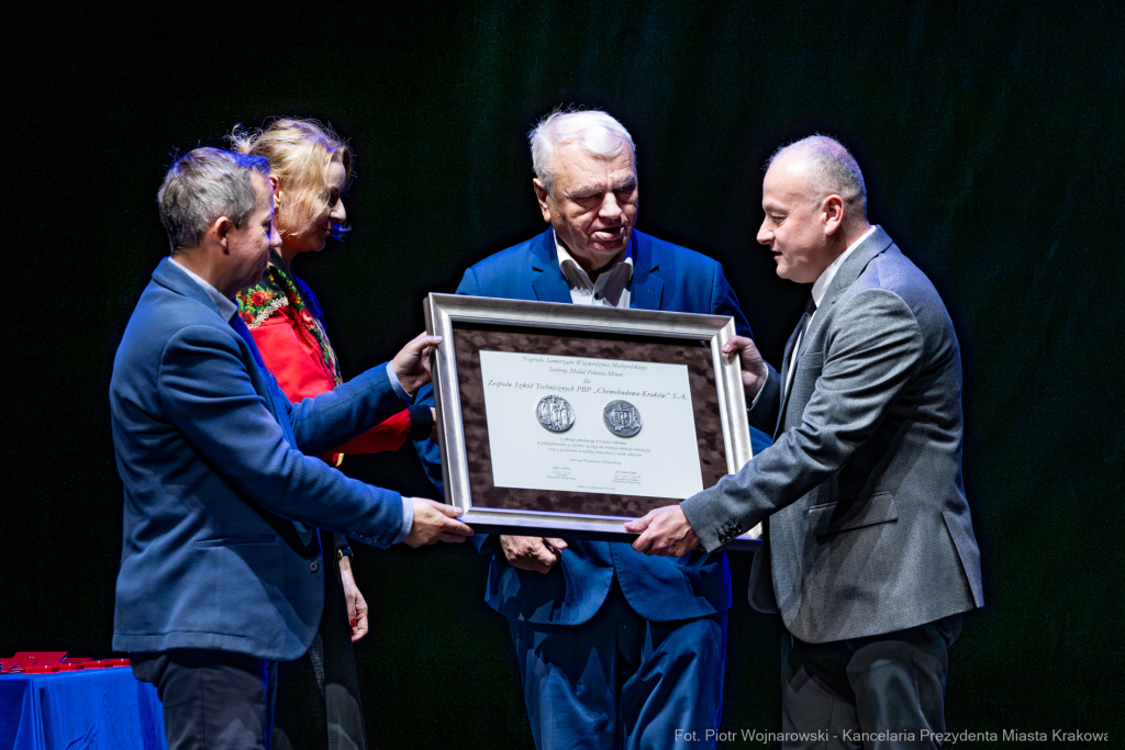 Zespół Szkół Technicznych PBP Chemobudowa , jublileusz, 65 lat, Klaman, Teatr Ludowy, zdjęcia  Autor: P. Wojnarowski