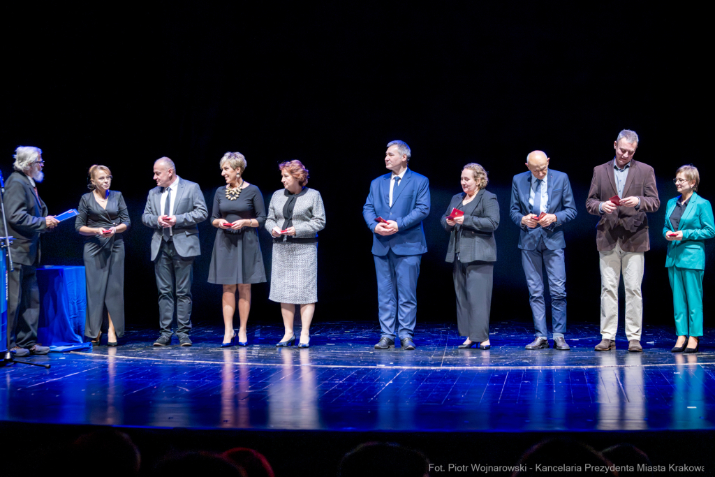 Zespół Szkół Technicznych PBP Chemobudowa , jublileusz, 65 lat, Klaman, Teatr Ludowy, zdjęcia  Autor: P. Wojnarowski