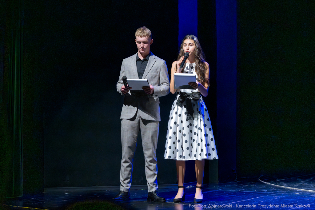 Zespół Szkół Technicznych PBP Chemobudowa , jublileusz, 65 lat, Klaman, Teatr Ludowy, zdjęcia  Autor: P. Wojnarowski