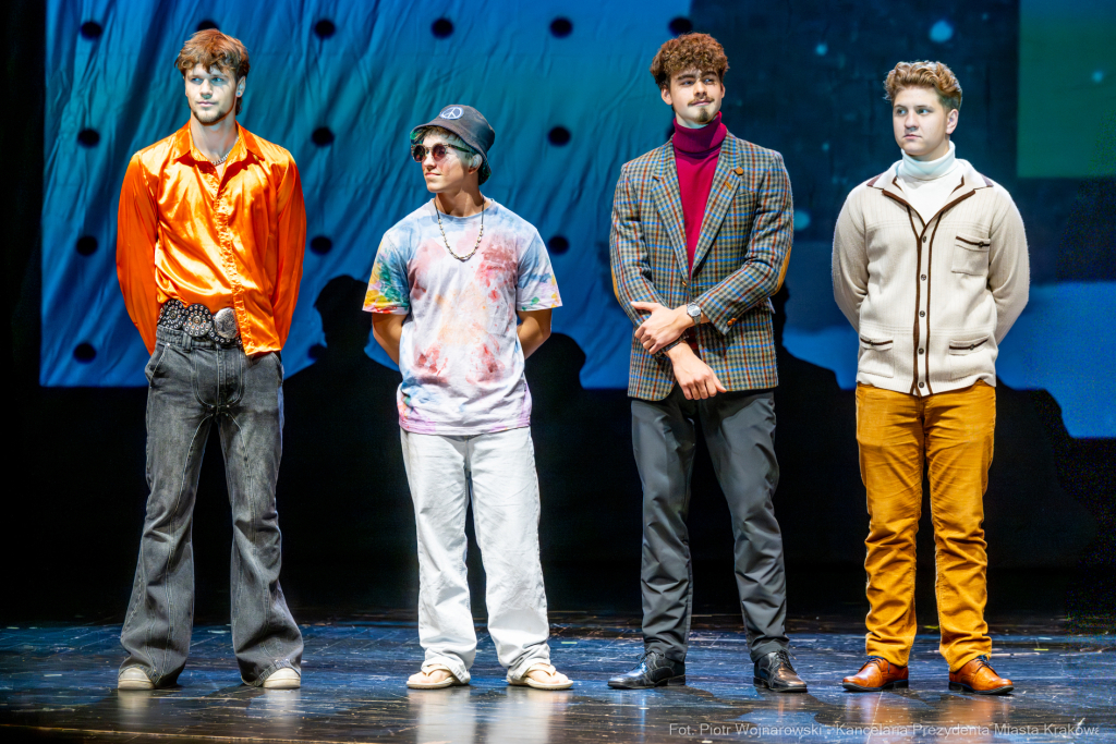 Zespół Szkół Technicznych PBP Chemobudowa , jublileusz, 65 lat, Klaman, Teatr Ludowy, zdjęcia  Autor: P. Wojnarowski