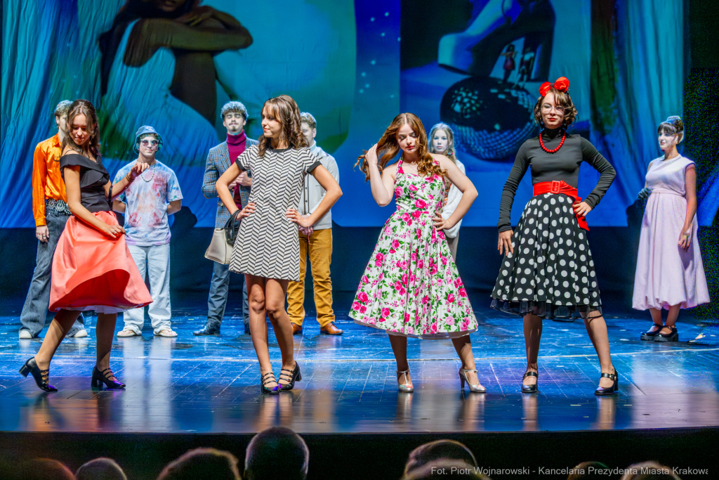 Zespół Szkół Technicznych PBP Chemobudowa , jublileusz, 65 lat, Klaman, Teatr Ludowy, zdjęcia  Autor: P. Wojnarowski