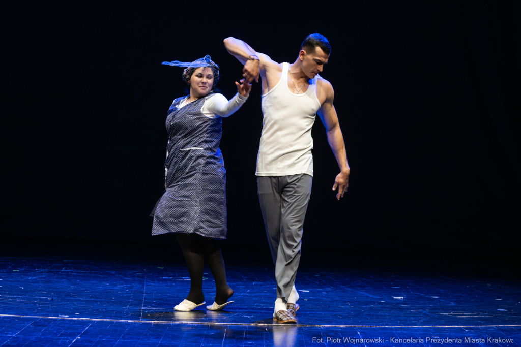 Zespół Szkół Technicznych PBP Chemobudowa , jublileusz, 65 lat, Klaman, Teatr Ludowy, zdjęcia  Autor: P. Wojnarowski