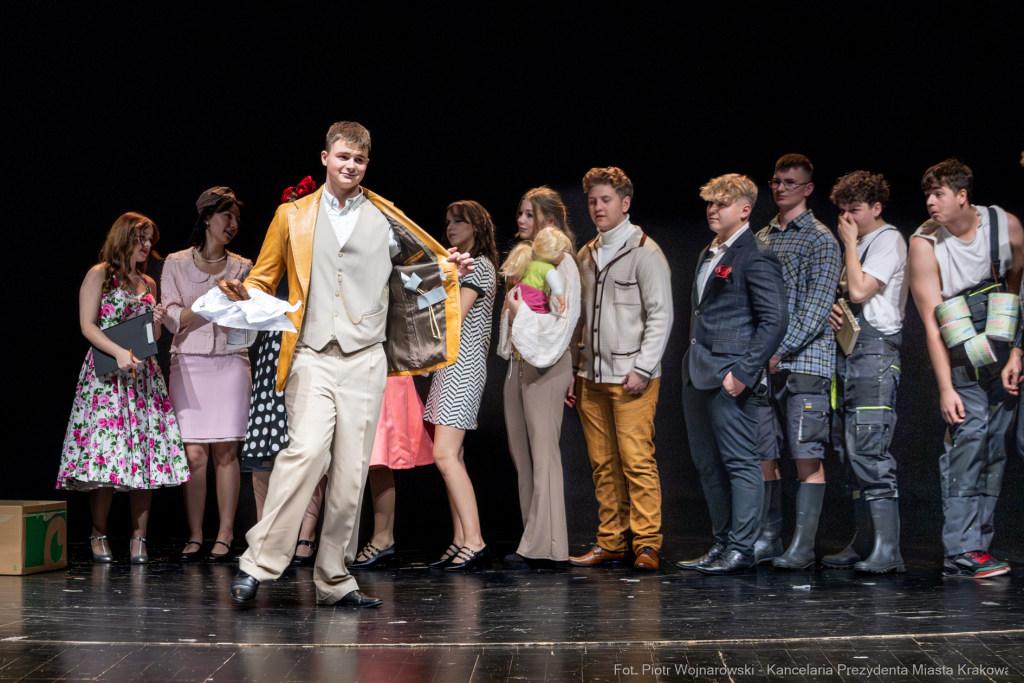 Zespół Szkół Technicznych PBP Chemobudowa , jublileusz, 65 lat, Klaman, Teatr Ludowy, zdjęcia  Autor: P. Wojnarowski