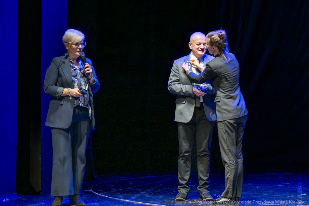Zespół Szkół Technicznych PBP Chemobudowa , jublileusz, 65 lat, Klaman, Teatr Ludowy, zdjęcia  Autor: P. Wojnarowski