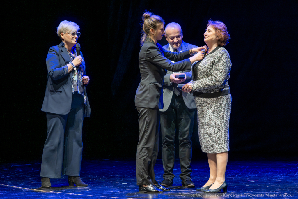 Zespół Szkół Technicznych PBP Chemobudowa , jublileusz, 65 lat, Klaman, Teatr Ludowy, zdjęcia  Autor: P. Wojnarowski