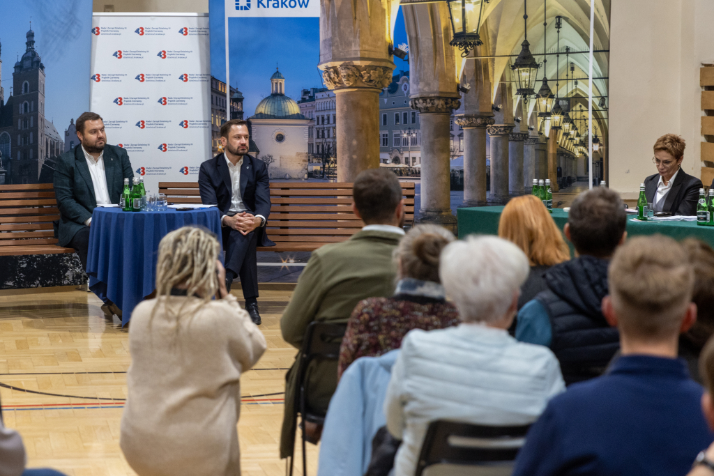 BSK_1821.jpg-Ławka Dialogu, Miszalski, Sęk, Mazur  Autor: B. Świerzowski