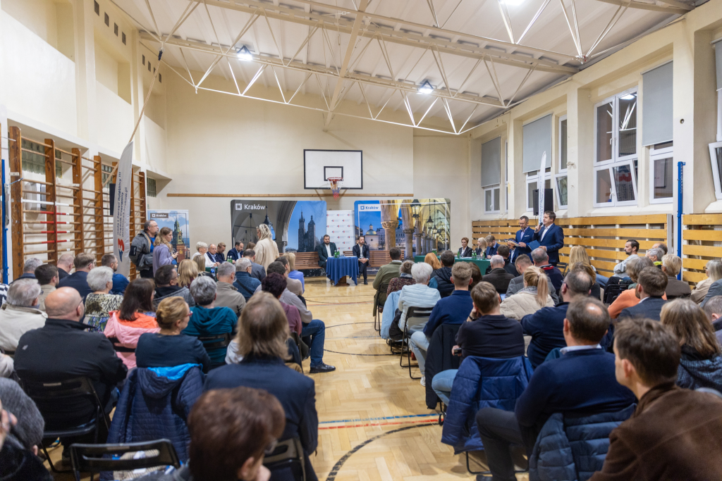 BSK_1824.jpg-Ławka Dialogu, Miszalski, Sęk, Mazur  Autor: B. Świerzowski