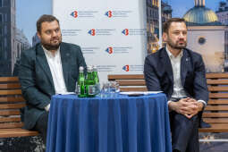 BSK_1838.jpg-Ławka Dialogu, Miszalski, Sęk, Mazur