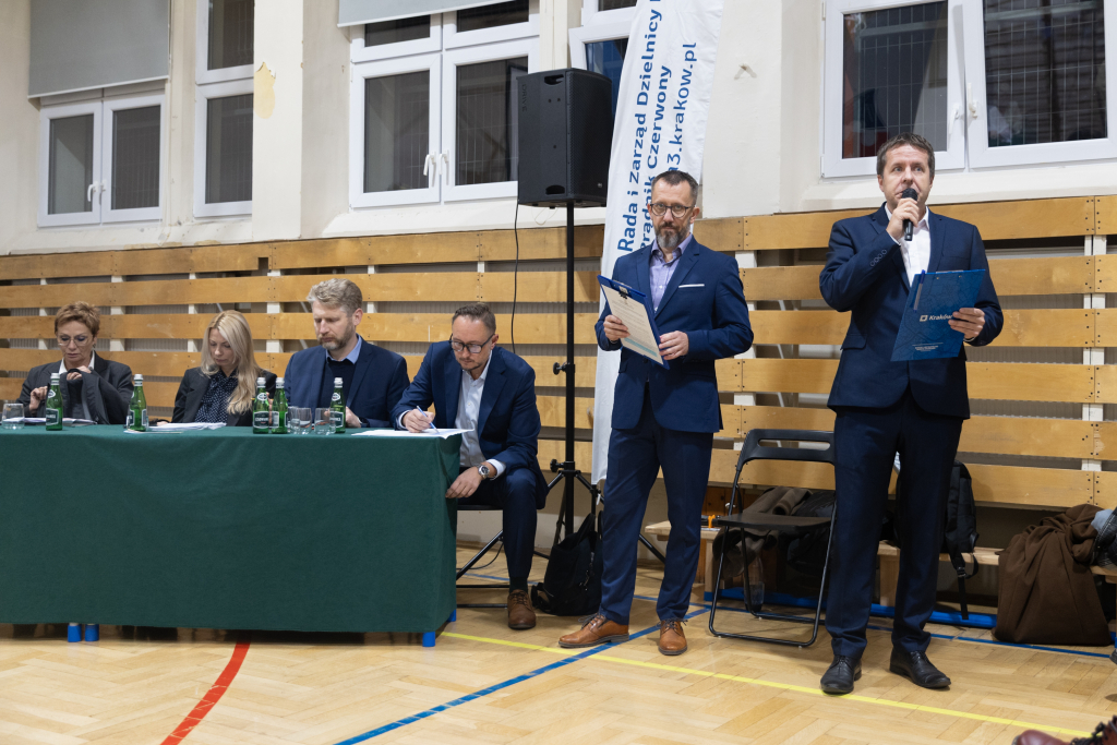 BSK_1852.jpg-Ławka Dialogu, Miszalski, Sęk, Mazur  Autor: B. Świerzowski