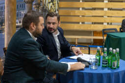 BSK_1870.jpg-Ławka Dialogu, Miszalski, Sęk, Mazur