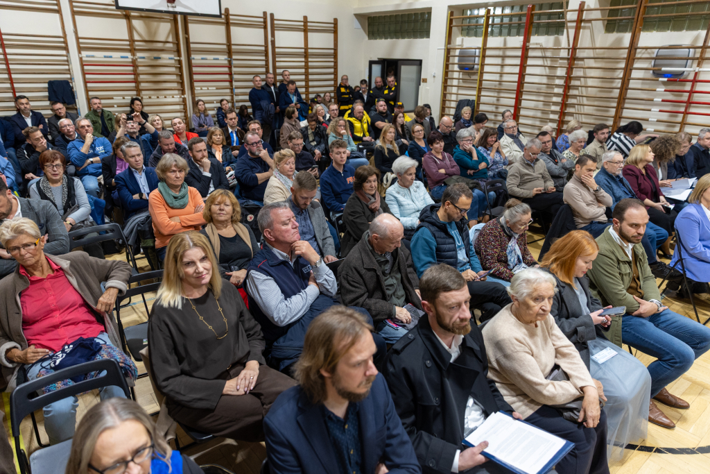 BSK_1914.jpg-Ławka Dialogu, Miszalski, Sęk, Mazur  Autor: B. Świerzowski