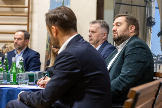 BSK_2033.jpg-Ławka Dialogu, Miszalski, Sęk, Mazur