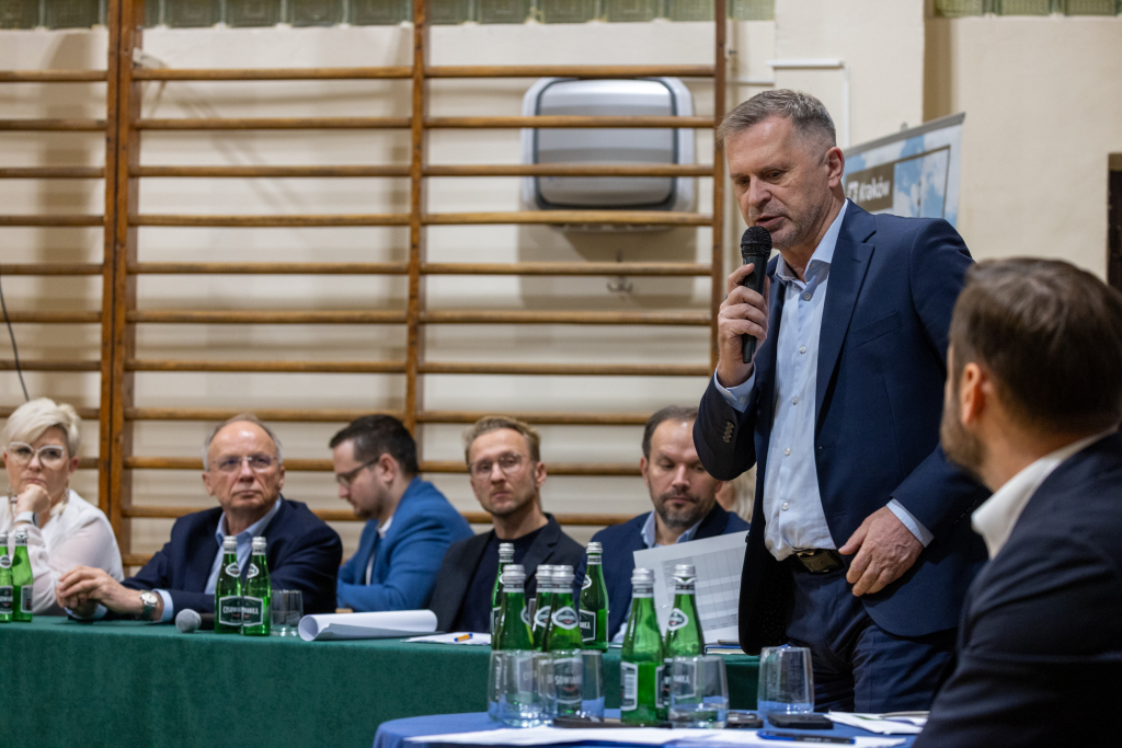 BSK_2056.jpg-Ławka Dialogu, Miszalski, Sęk, Mazur  Autor: B. Świerzowski