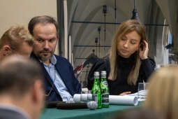 BSK_2070.jpg-Ławka Dialogu, Miszalski, Sęk, Mazur