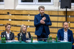 BSK_2098.jpg-Ławka Dialogu, Miszalski, Sęk, Mazur