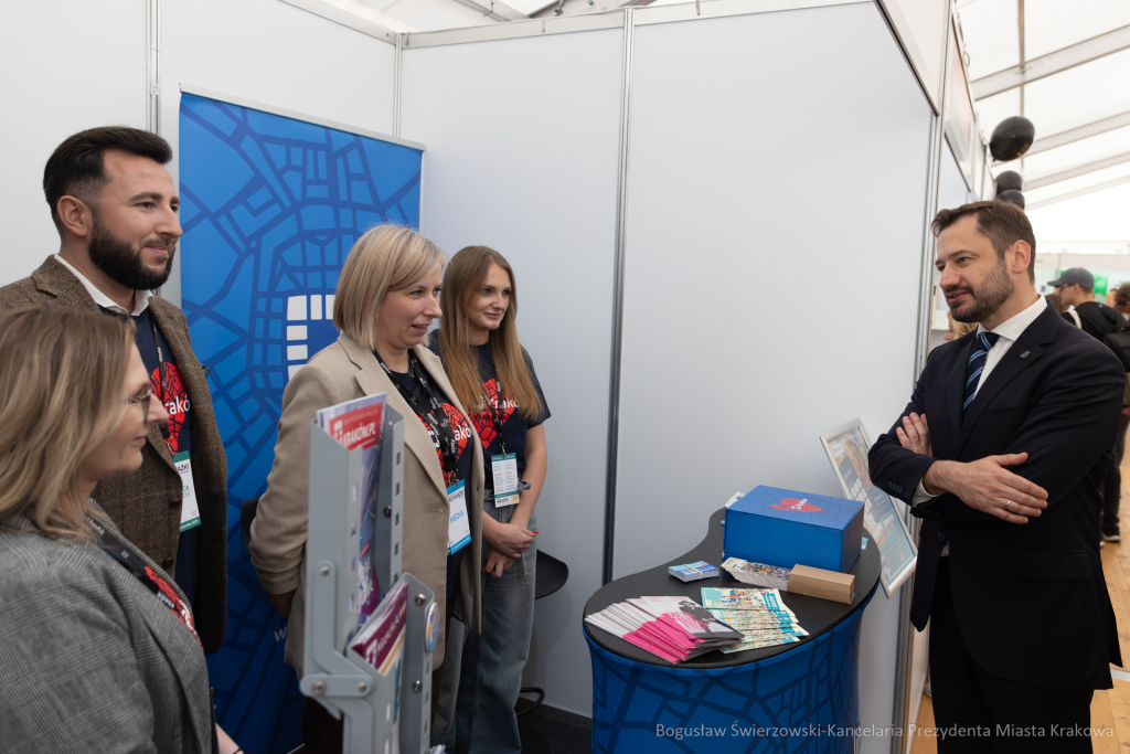 BS-251023-BSK_3254.jpg-Targi Książki, Miszalski  Autor: B. Świerzowski