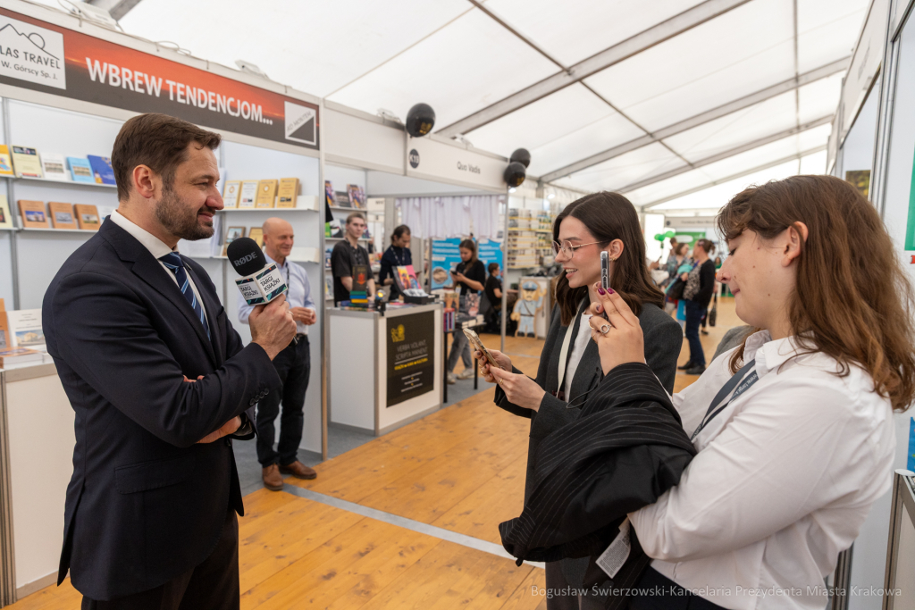 BS-251023-BSK_3298.jpg-Targi Książki, Miszalski  Autor: B. Świerzowski