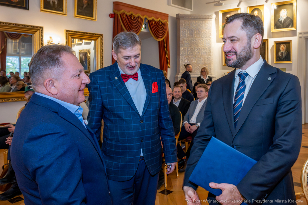 dyplomy, Miszalski, Makłowicz, Michelin, restauratorzy, Krzysztofory, zdjęcia  Autor: P. Wojnarowski