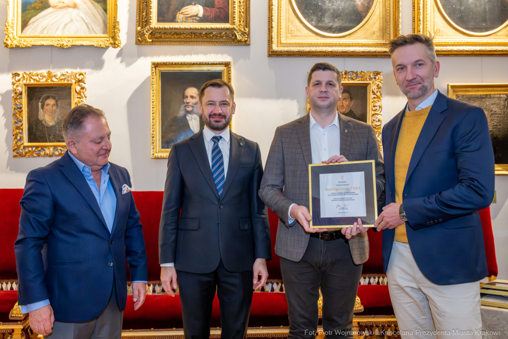 dyplomy, Miszalski, Makłowicz, Michelin, restauratorzy, Krzysztofory, zdjęcia  Autor: P. Wojnarowski