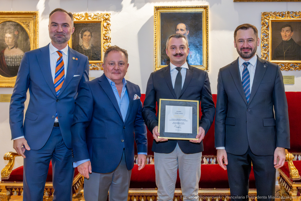 dyplomy, Miszalski, Makłowicz, Michelin, restauratorzy, Krzysztofory, zdjęcia  Autor: P. Wojnarowski