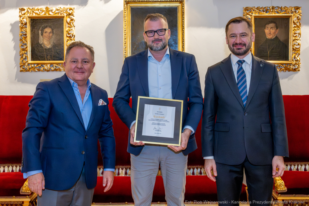 dyplomy, Miszalski, Makłowicz, Michelin, restauratorzy, Krzysztofory, zdjęcia  Autor: P. Wojnarowski