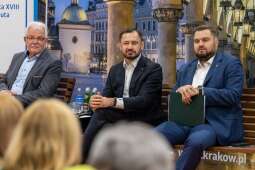 gkO6L1LQ.jpeg-„Ławka dialogu” w Nowej Hucie