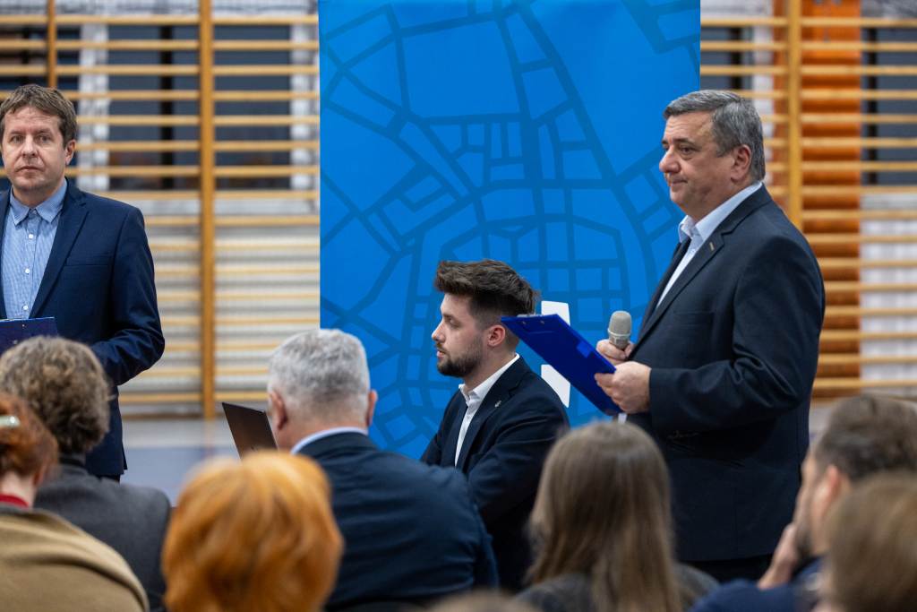 BSK_8569.jpg-Ławka Dialogu, Miszalski, Sęk  Autor: B. Świerzowski