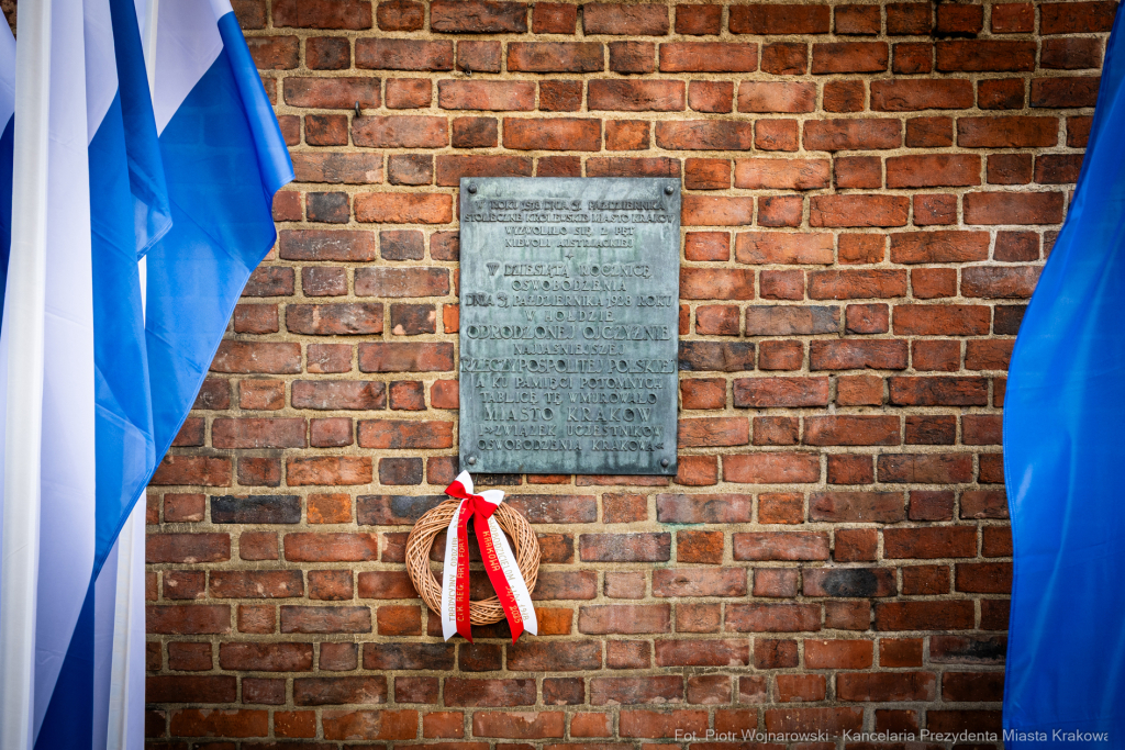 rocznica wyzwolenia, władza zaborcza, 107 lat, Kracik, Kosek, wieża ratuszowa, kwiaty, posłowie,   Autor: P. Wojnarowski