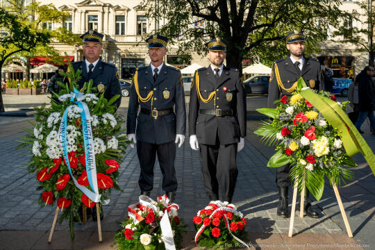 rocznica wyzwolenia, władza zaborcza, 107 lat, Kracik, Kosek, wieża ratuszowa, kwiaty, posłowie, 