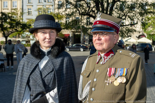 rocznica wyzwolenia, władza zaborcza, 107 lat, Kracik, Kosek, wieża ratuszowa, kwiaty, posłowie, 