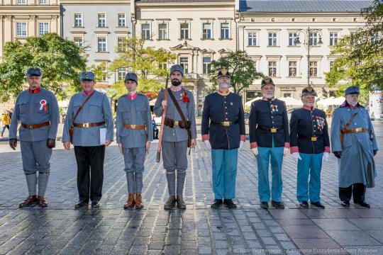 rocznica wyzwolenia, władza zaborcza, 107 lat, Kracik, Kosek, wieża ratuszowa, kwiaty, posłowie, 