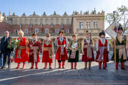 rocznica wyzwolenia, władza zaborcza, 107 lat, Kracik, Kosek, wieża ratuszowa, kwiaty, posłowie, 