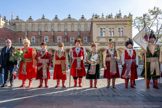 rocznica wyzwolenia, władza zaborcza, 107 lat, Kracik, Kosek, wieża ratuszowa, kwiaty, posłowie, 