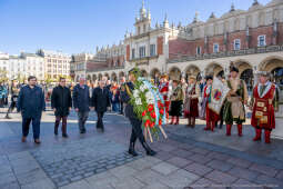 rocznica wyzwolenia, władza zaborcza, 107 lat, Kracik, Kosek, wieża ratuszowa, kwiaty, posłowie, 
