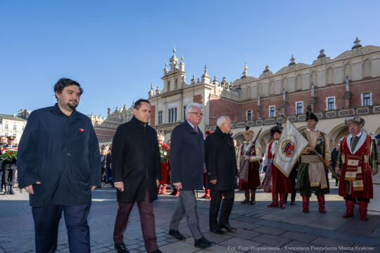 rocznica wyzwolenia, władza zaborcza, 107 lat, Kracik, Kosek, wieża ratuszowa, kwiaty, posłowie, 
