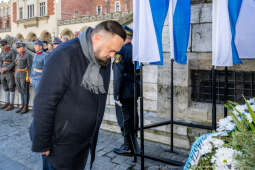 rocznica wyzwolenia, władza zaborcza, 107 lat, Kracik, Kosek, wieża ratuszowa, kwiaty, posłowie, 