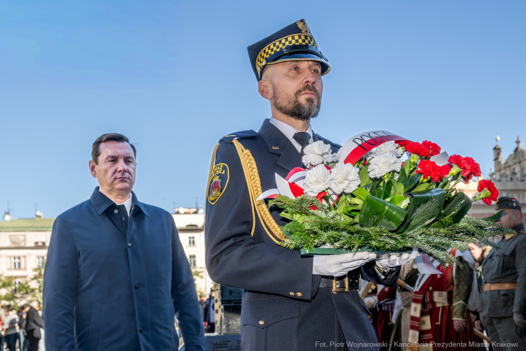 rocznica wyzwolenia, władza zaborcza, 107 lat, Kracik, Kosek, wieża ratuszowa, kwiaty, posłowie,   Autor: P. Wojnarowski