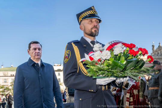 rocznica wyzwolenia, władza zaborcza, 107 lat, Kracik, Kosek, wieża ratuszowa, kwiaty, posłowie, 