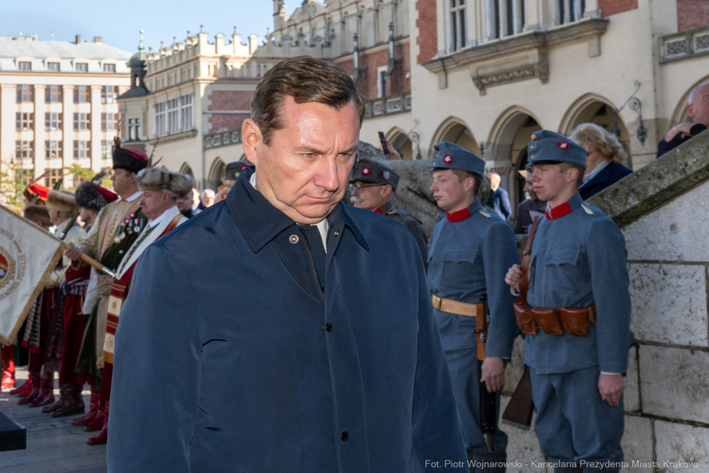 rocznica wyzwolenia, władza zaborcza, 107 lat, Kracik, Kosek, wieża ratuszowa, kwiaty, posłowie,   Autor: P. Wojnarowski