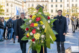 rocznica wyzwolenia, władza zaborcza, 107 lat, Kracik, Kosek, wieża ratuszowa, kwiaty, posłowie, 