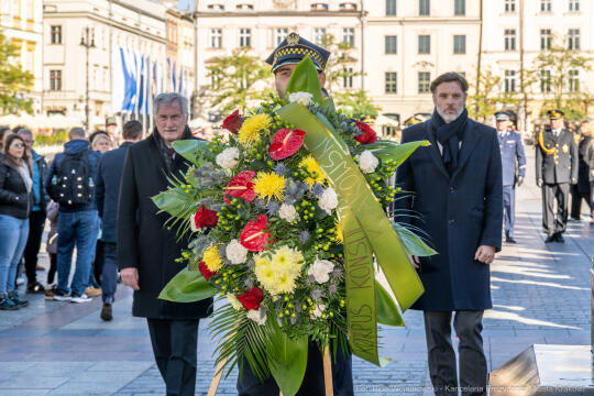 rocznica wyzwolenia, władza zaborcza, 107 lat, Kracik, Kosek, wieża ratuszowa, kwiaty, posłowie, 