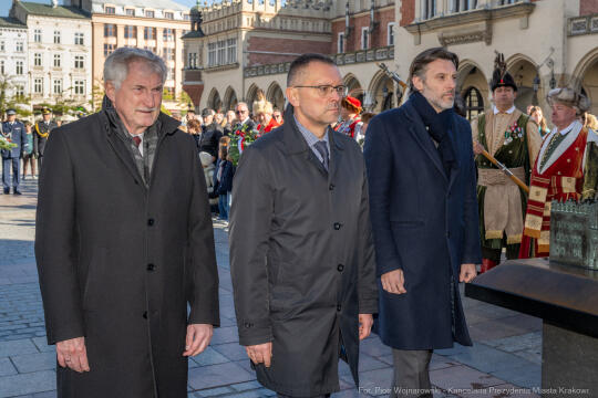 rocznica wyzwolenia, władza zaborcza, 107 lat, Kracik, Kosek, wieża ratuszowa, kwiaty, posłowie, 