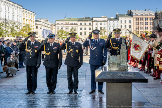 rocznica wyzwolenia, władza zaborcza, 107 lat, Kracik, Kosek, wieża ratuszowa, kwiaty, posłowie, 