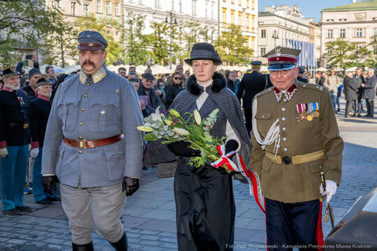 rocznica wyzwolenia, władza zaborcza, 107 lat, Kracik, Kosek, wieża ratuszowa, kwiaty, posłowie, 