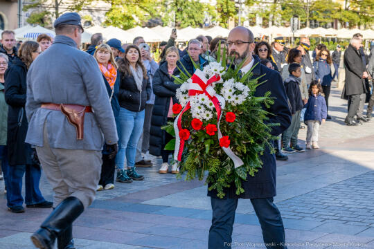 rocznica wyzwolenia, władza zaborcza, 107 lat, Kracik, Kosek, wieża ratuszowa, kwiaty, posłowie, 