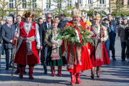 rocznica wyzwolenia, władza zaborcza, 107 lat, Kracik, Kosek, wieża ratuszowa, kwiaty, posłowie, 